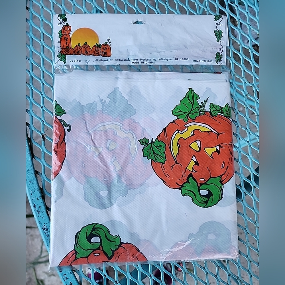 Vintage Halloween Pumpkin Tablecloth 52"x72" - Picture 2 of 2
